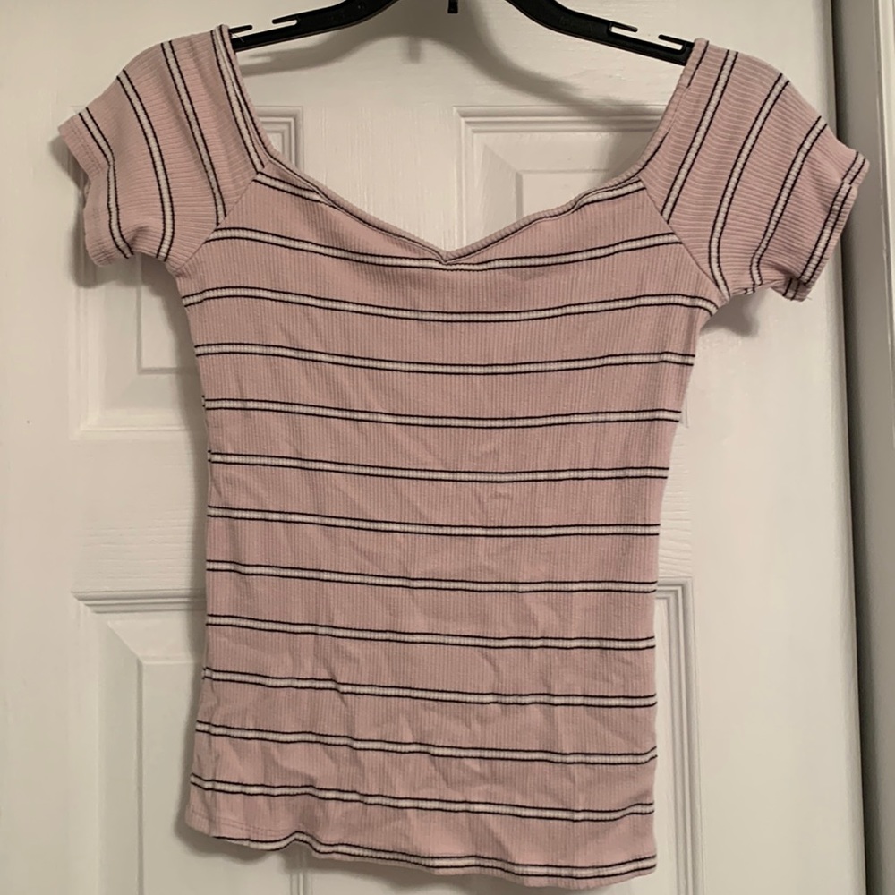 Charlotte Russe v neck ribbed top